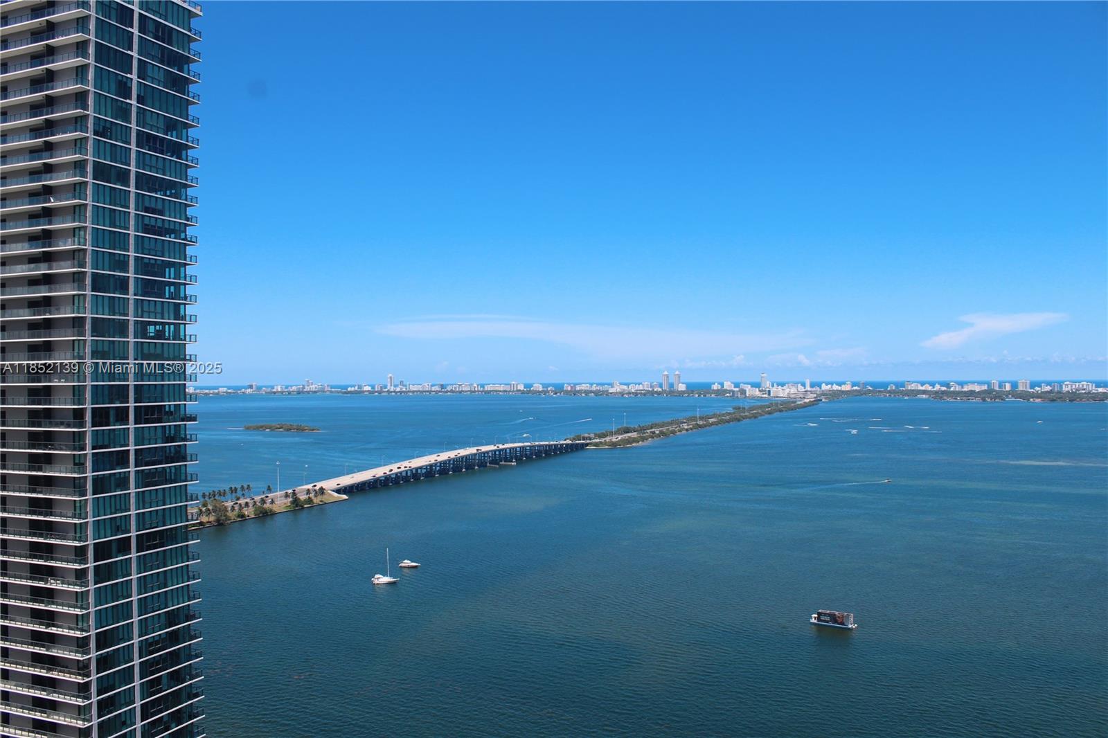 Apartamento à Venda em Miami, FL