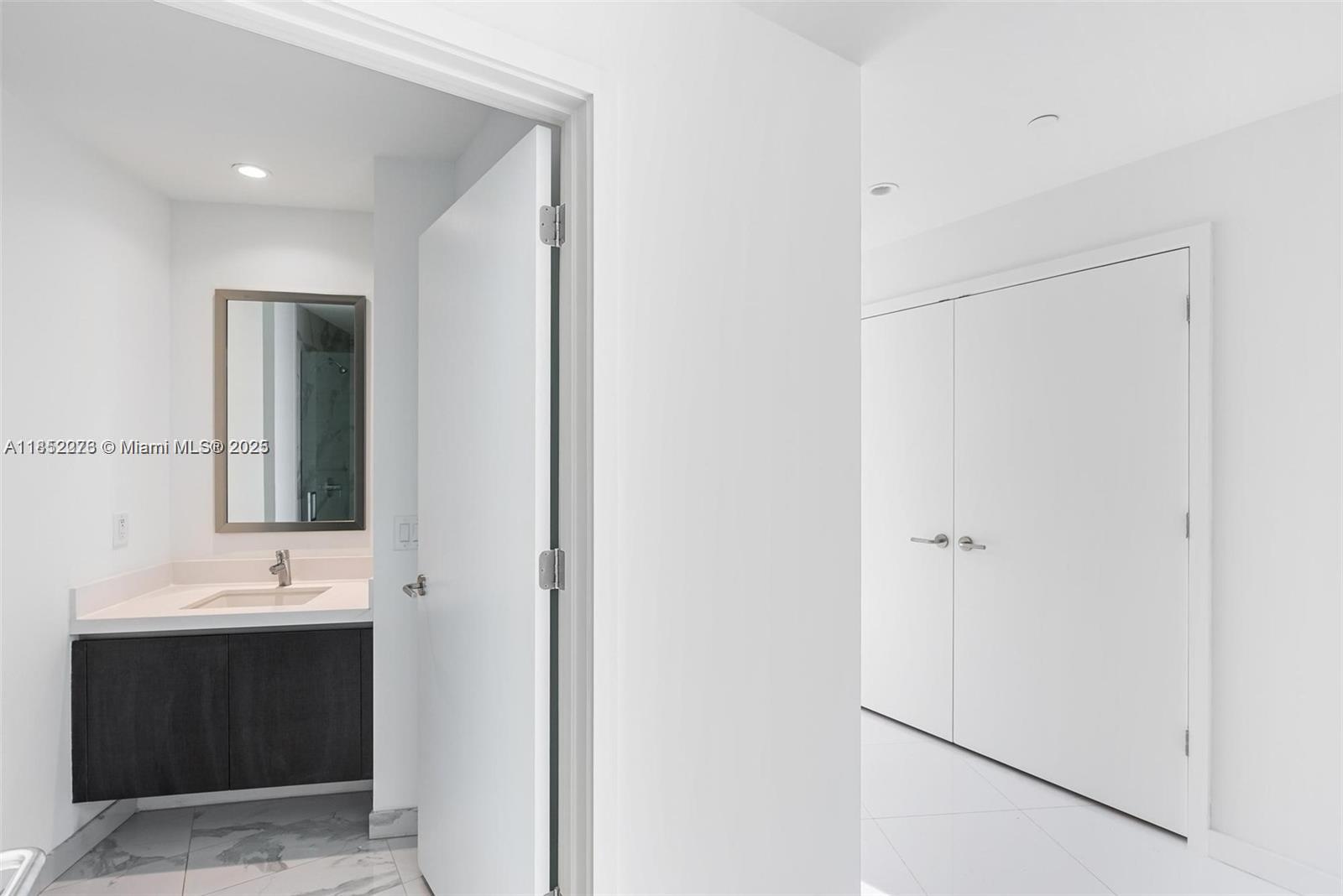 851 NE 1st Ave #1612, Miami FL 33132
