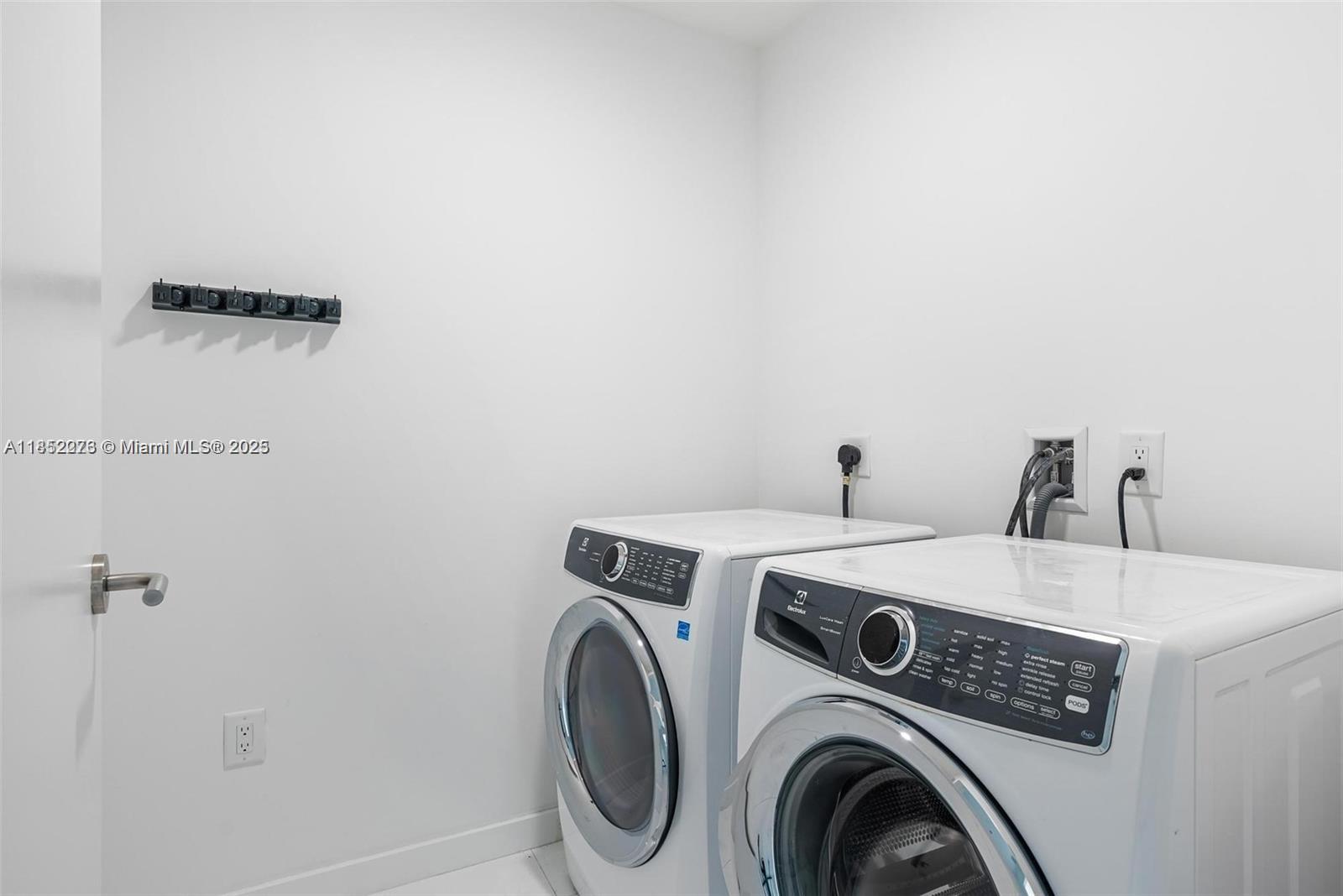 851 NE 1st Ave #1612, Miami FL 33132