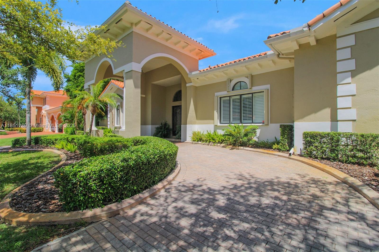 Located in the exclusive Mansions section of Cutler Cay, this 5-bed, 4-bath home features Brazilian wood floors, a gourmet kitchen with quartz countertops and top-tier appliances, plus a separate in-law suite. The expansive primary bedroom includes dual custom walk-in closets. Enjoy a 20x40 pool and a Tiki Hut perfect for entertaining. Includes accordion shutters, updated HVAC, and a full inspection with transferable warranty. Community amenities: clubhouse, heated pool, spa, gym, tennis, basketball & 2 new pickleball courts.