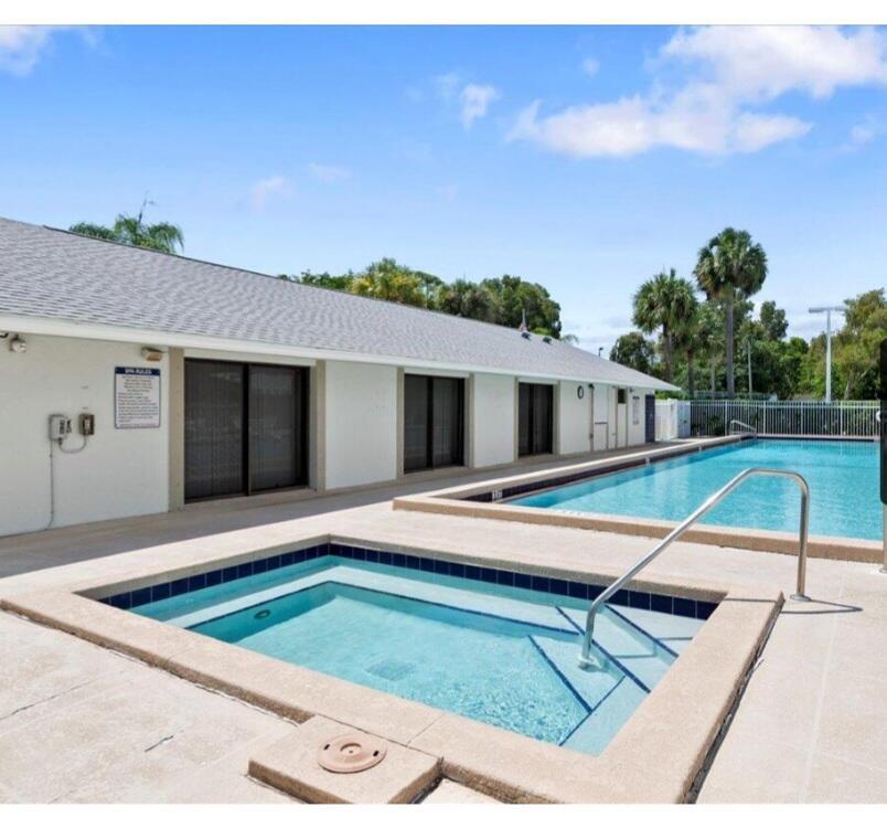 3618 Alder Drive Drive Unit D2, West Palm Beach, Florida 33417