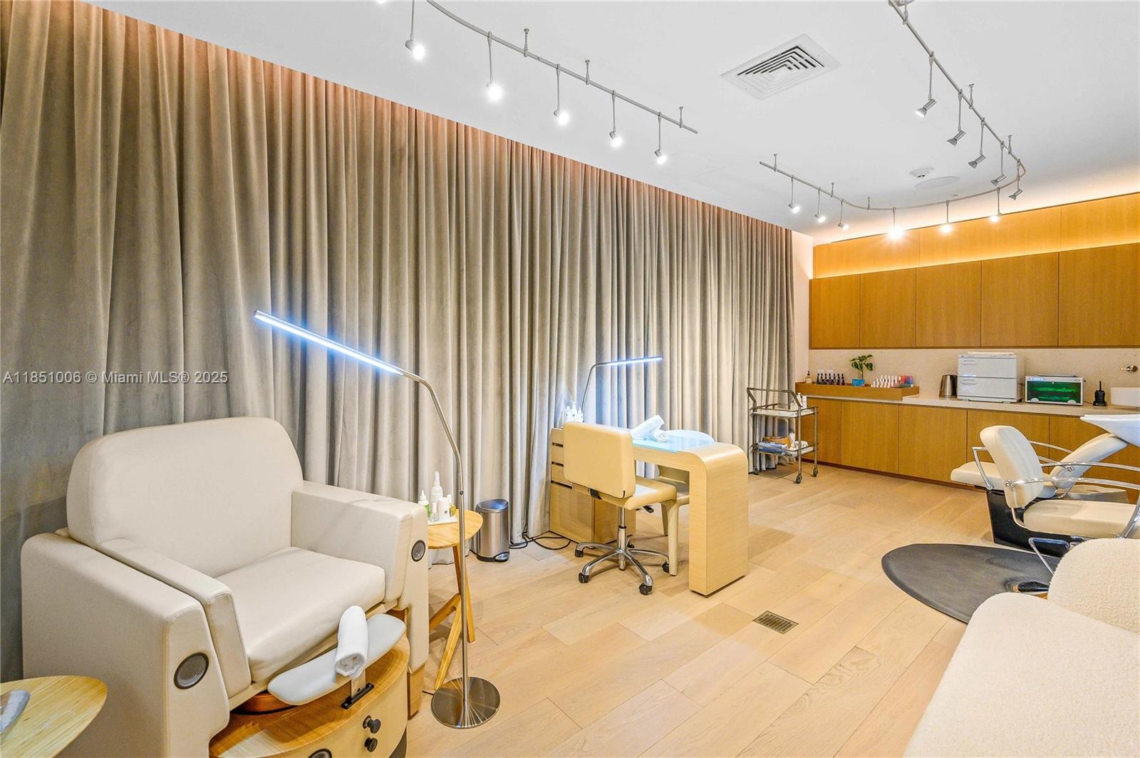 8701 Collins Ave #1003, Miami Beach FL 33154
