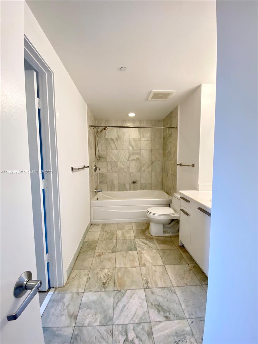 1060 Brickell Ave #1413, Miami FL 33131