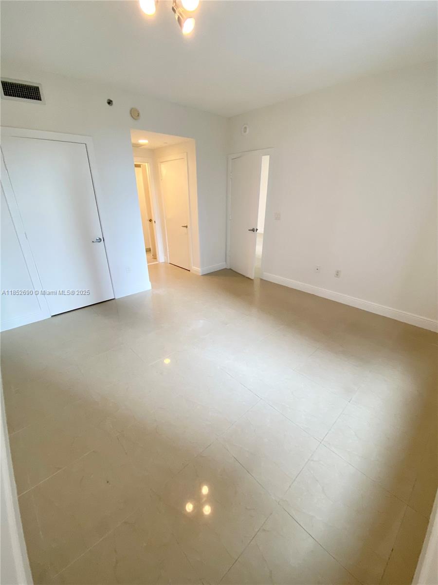 1060 Brickell Ave #1413, Miami FL 33131
