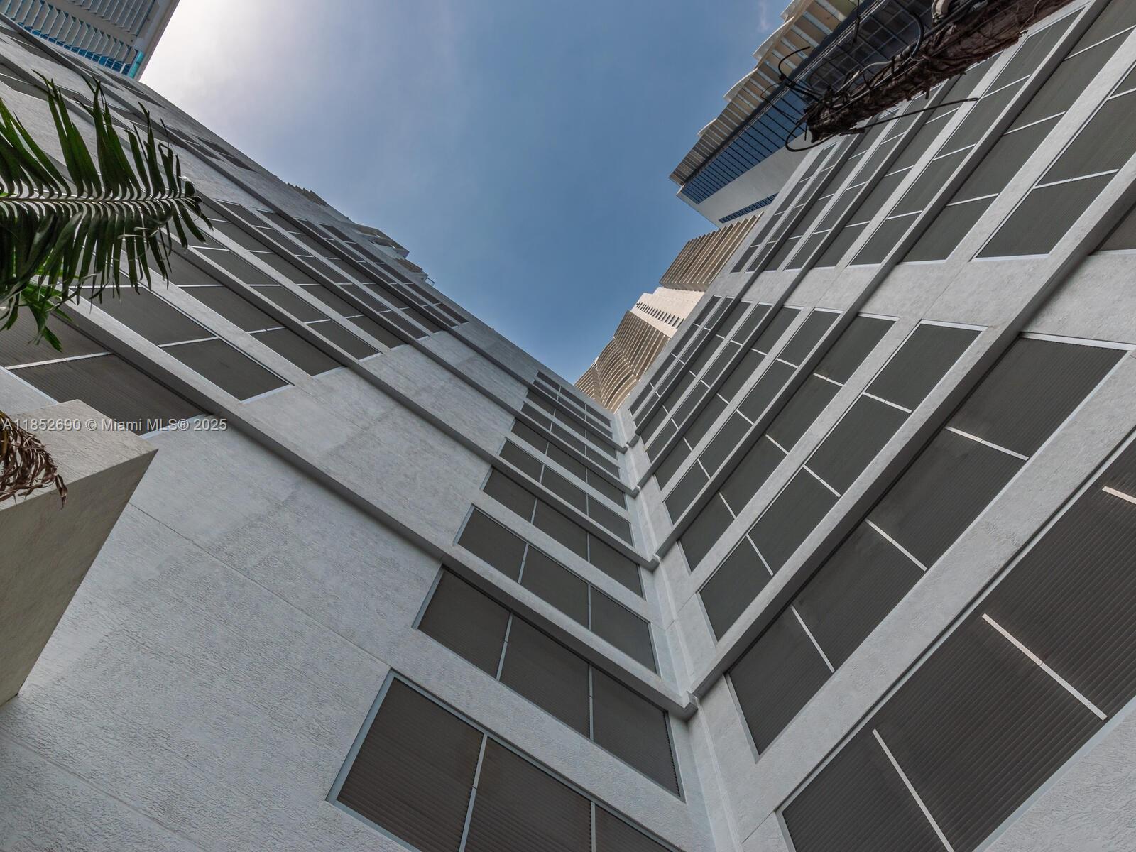1060 Brickell Ave #1413, Miami FL 33131