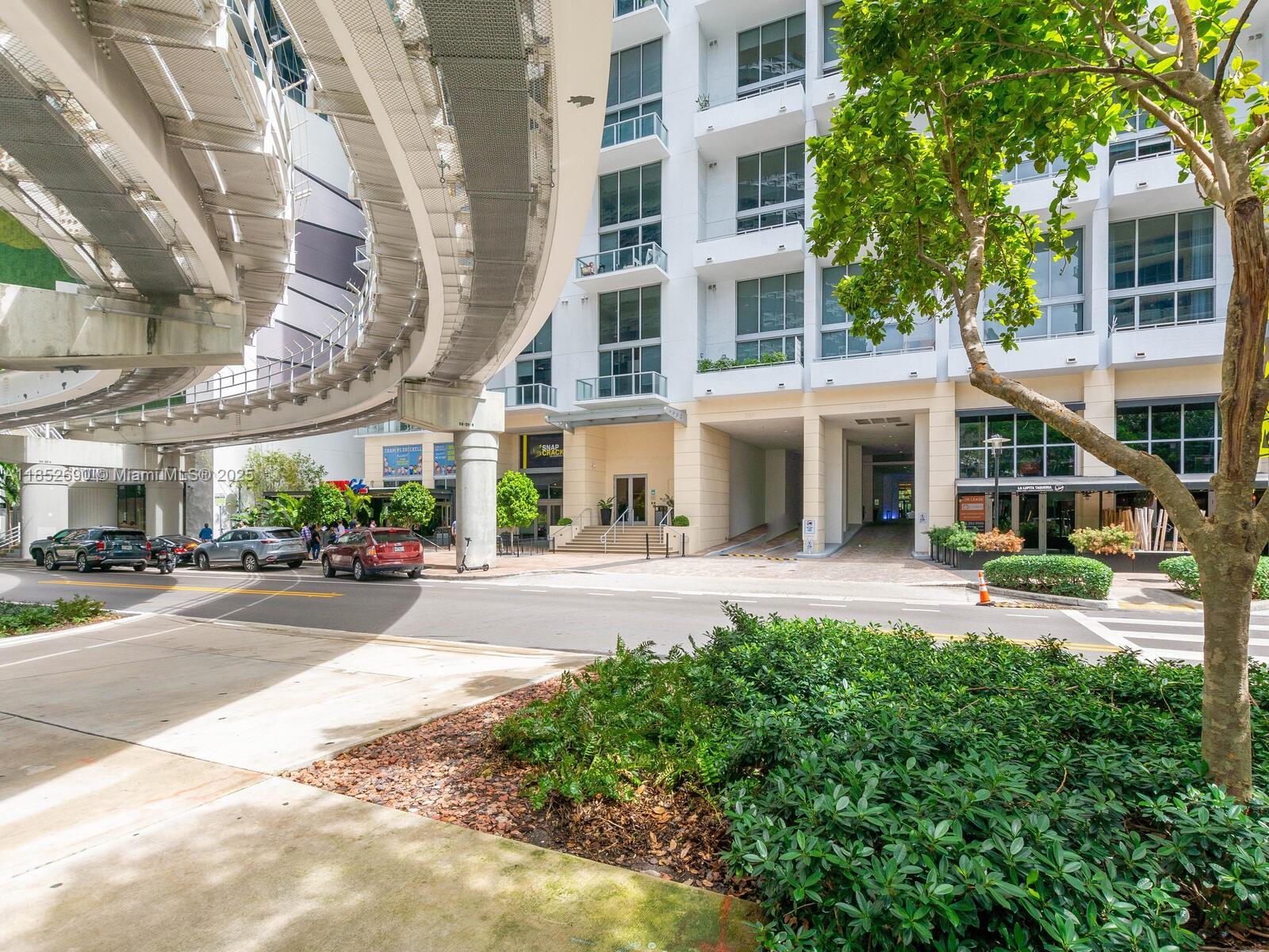 1060 Brickell Ave #1413, Miami FL 33131