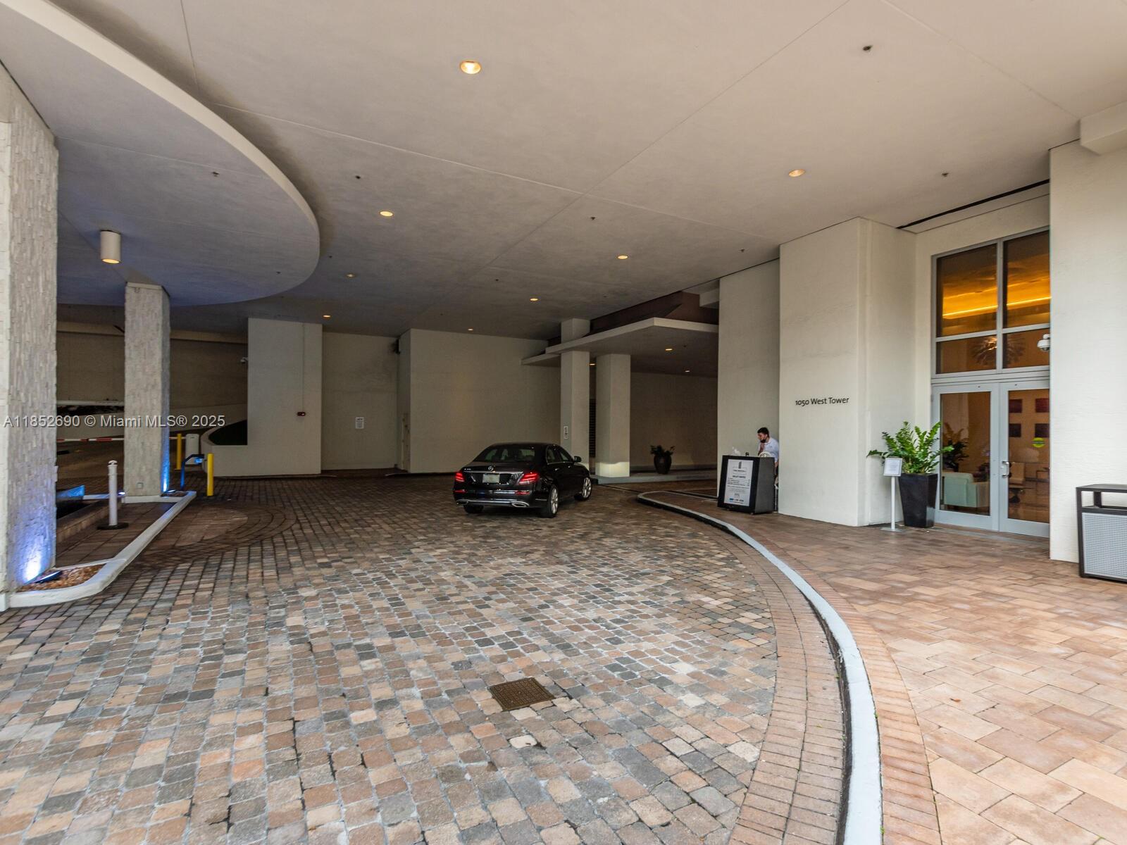 1060 Brickell Ave #1413, Miami FL 33131