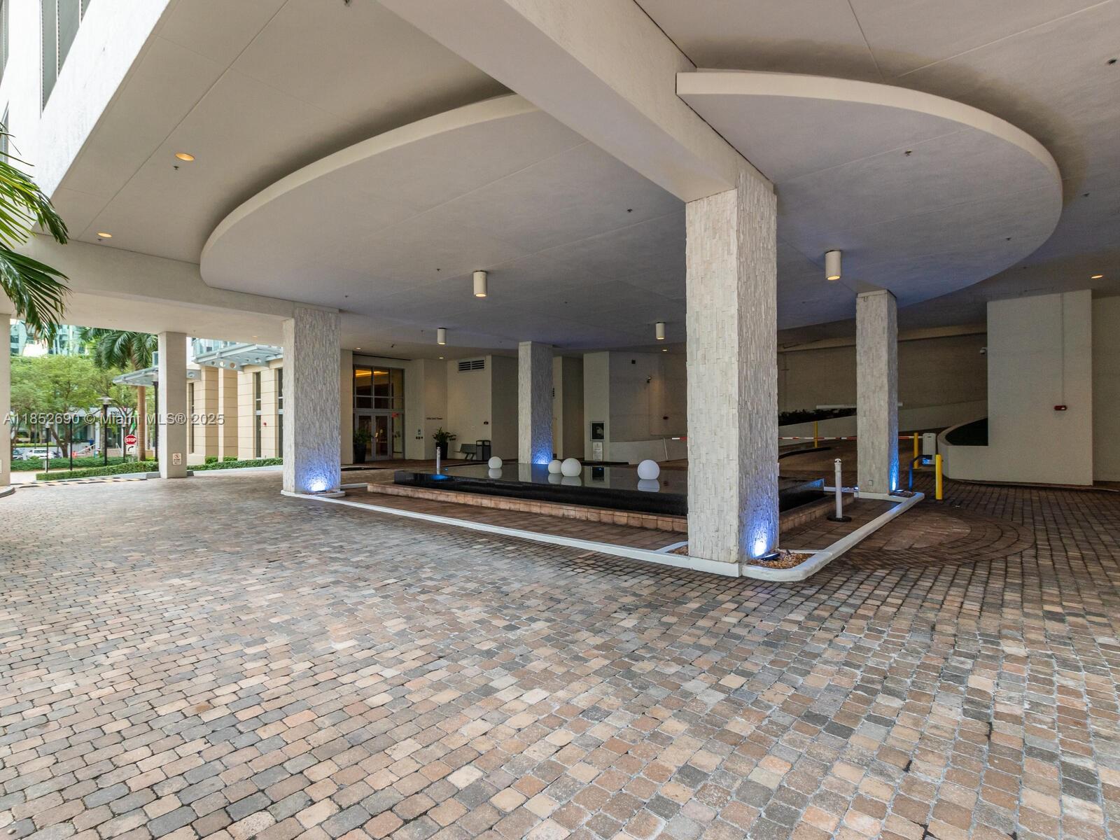 1060 Brickell Ave #1413, Miami FL 33131