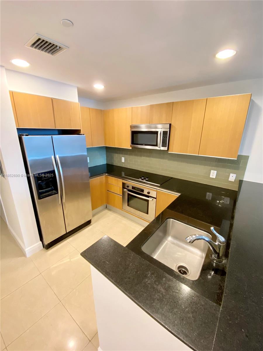 1060 Brickell Ave #1413, Miami FL 33131