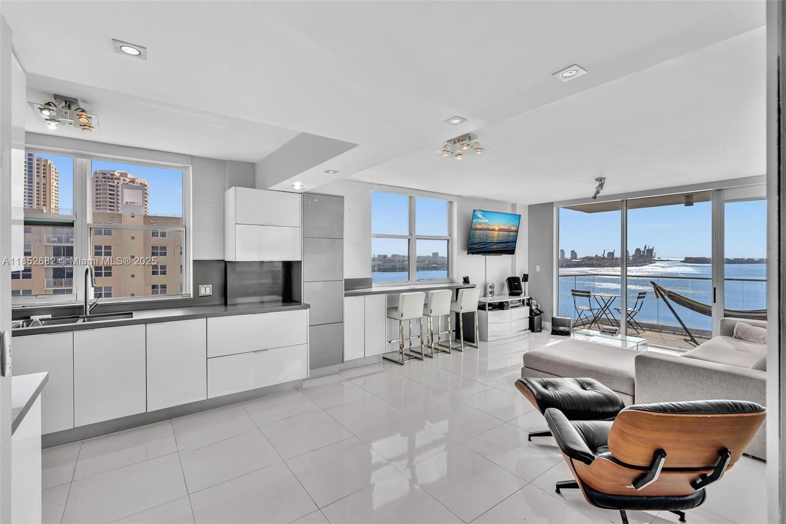 Condo for Sale in Miami, FL