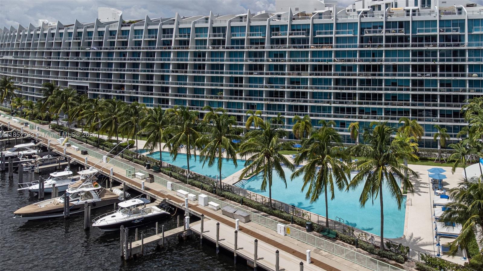Apartamento à Venda em Aventura, FL