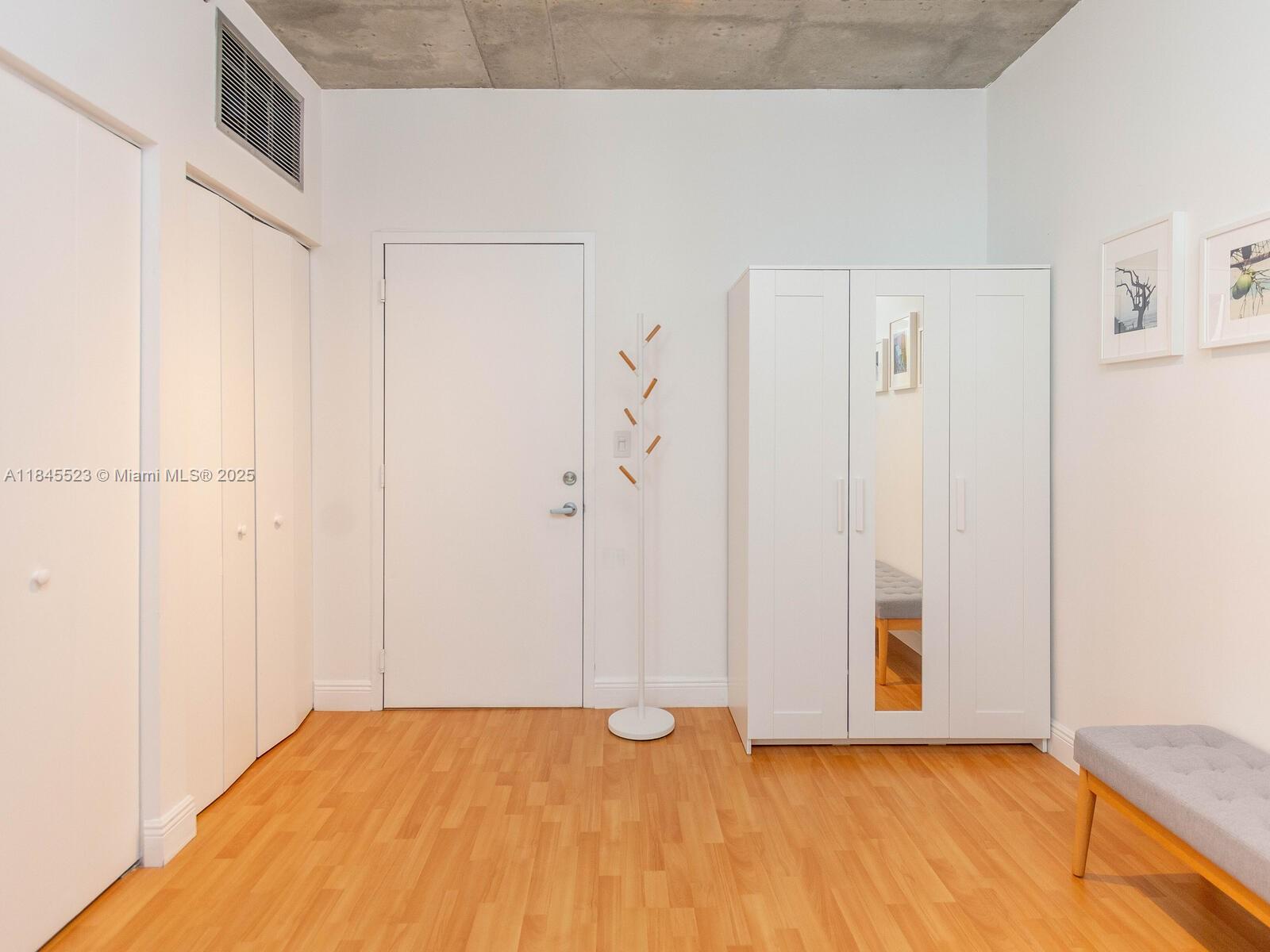 690 SW 1 CT #1127, Miami FL 33130
