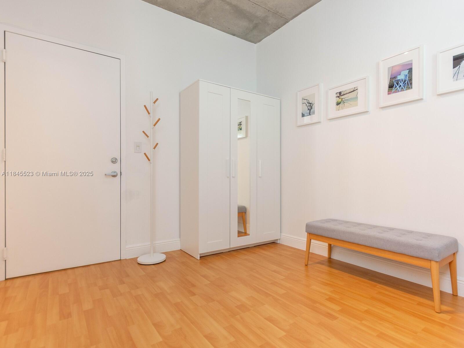 690 SW 1 CT #1127, Miami FL 33130