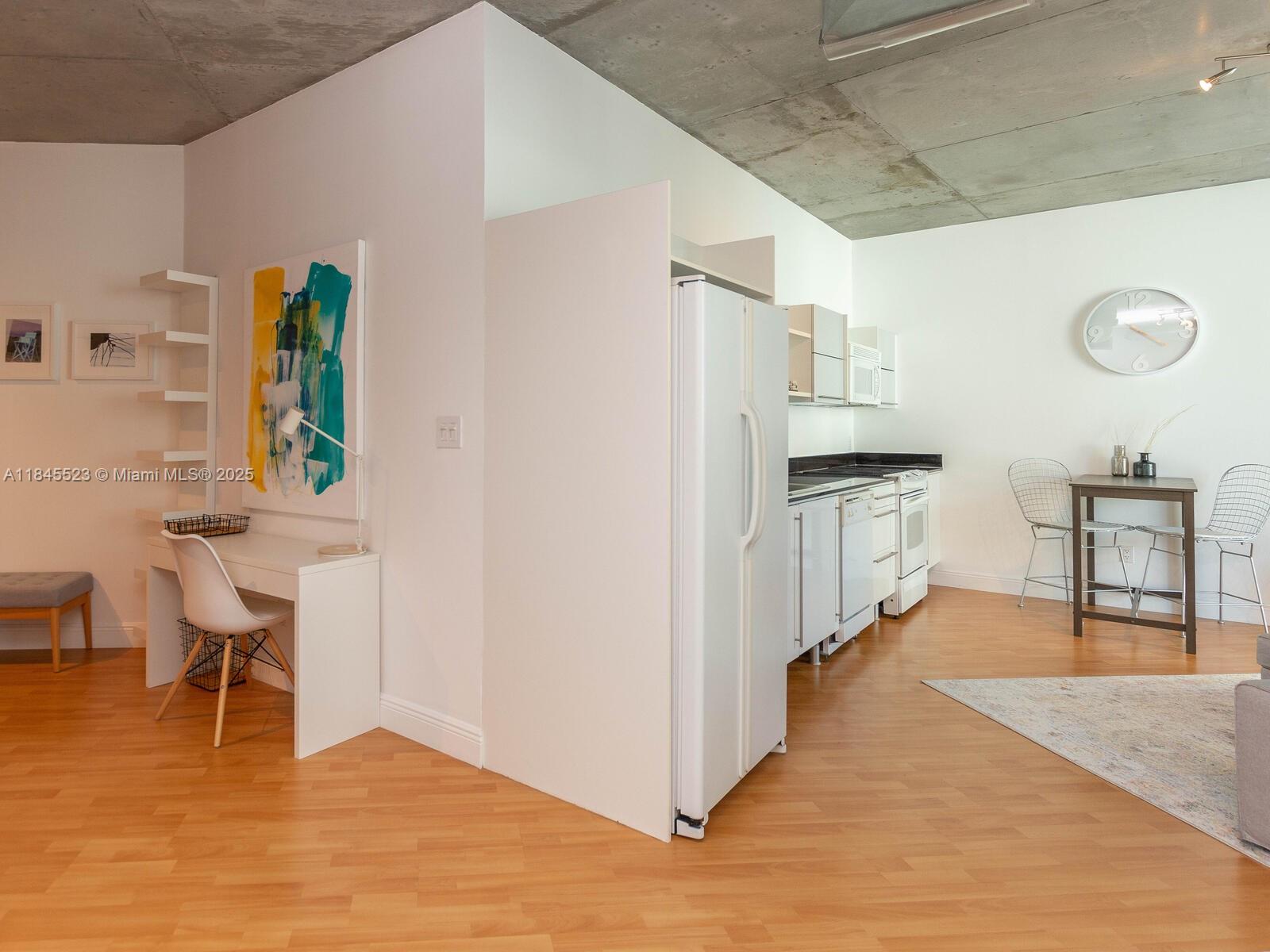 690 SW 1 CT #1127, Miami FL 33130