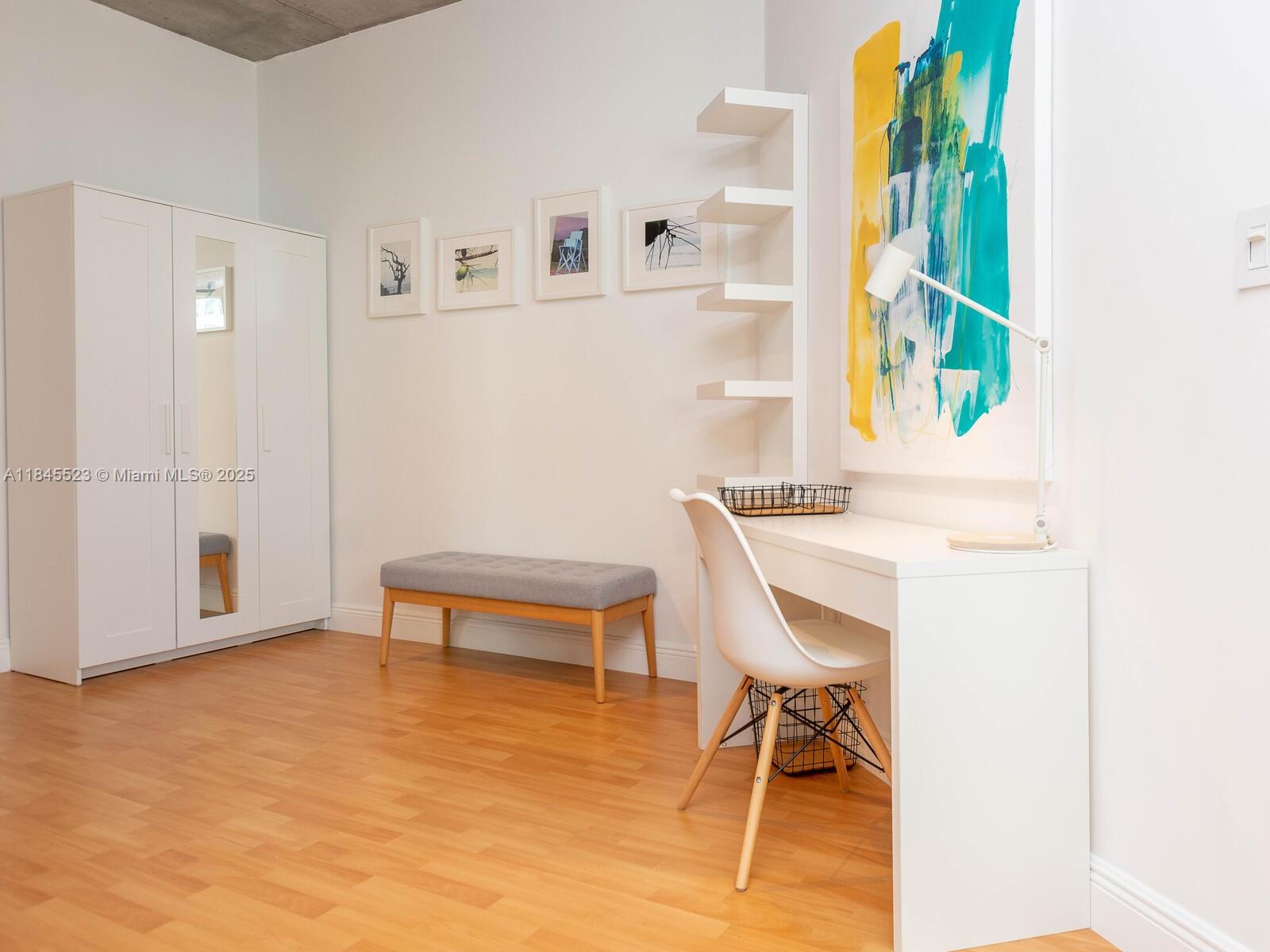 690 SW 1 CT #1127, Miami FL 33130