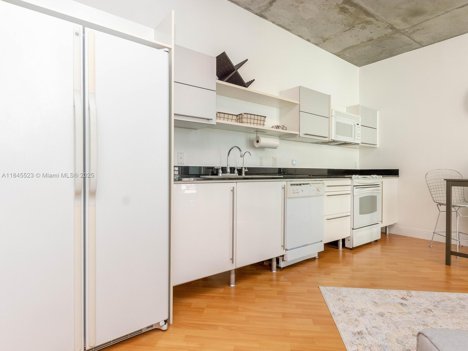 690 SW 1 CT #1127, Miami FL 33130