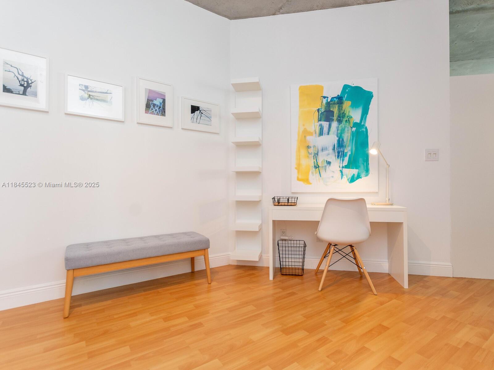690 SW 1 CT #1127, Miami FL 33130