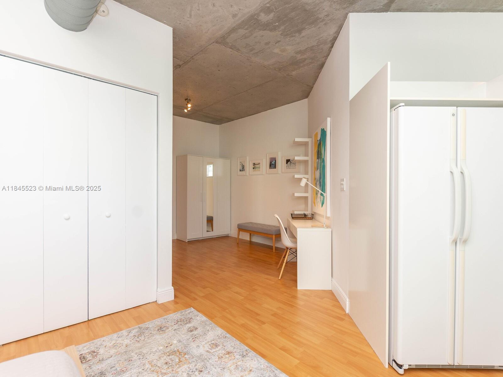 690 SW 1 CT #1127, Miami FL 33130