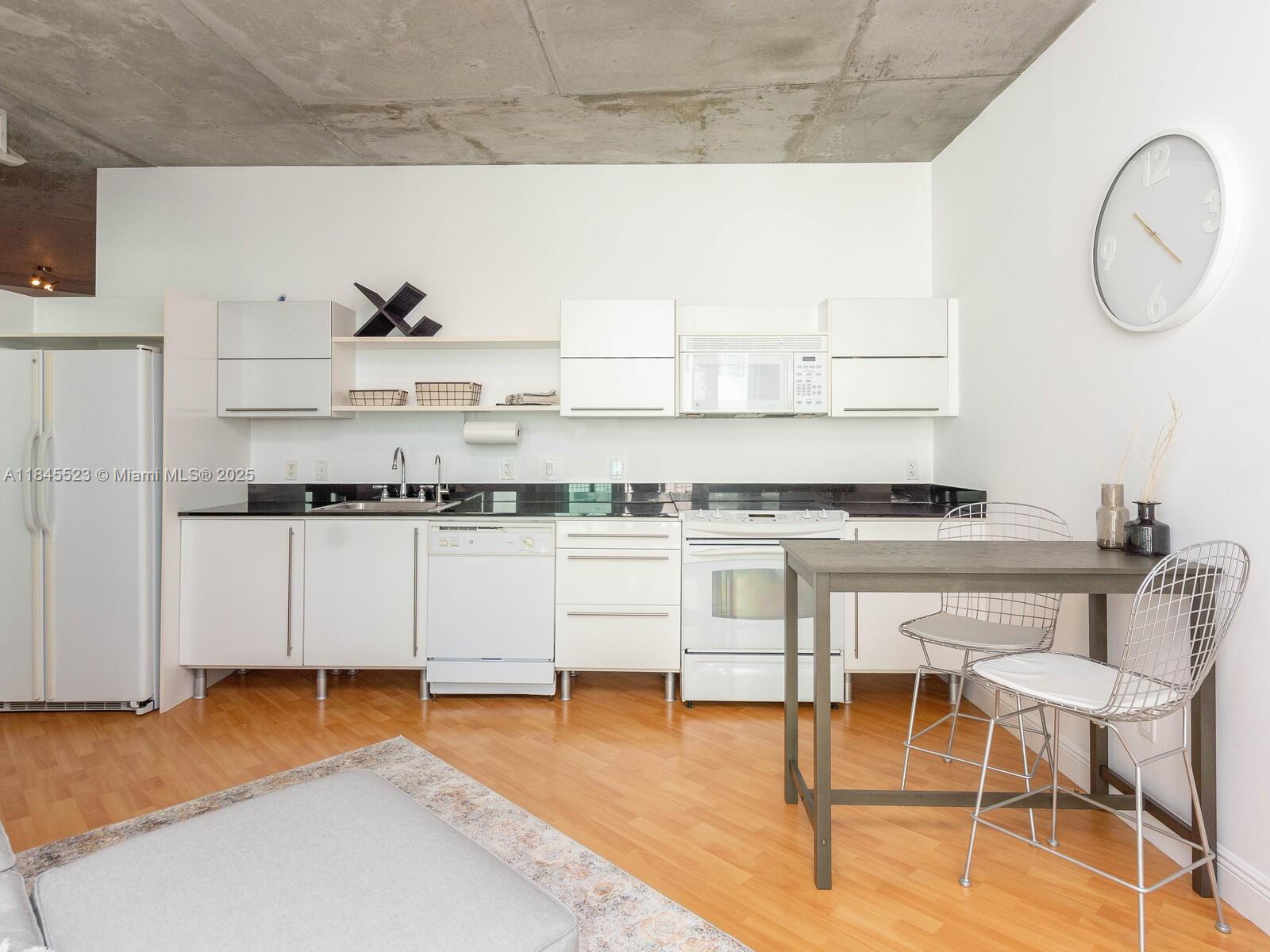 690 SW 1 CT #1127, Miami FL 33130