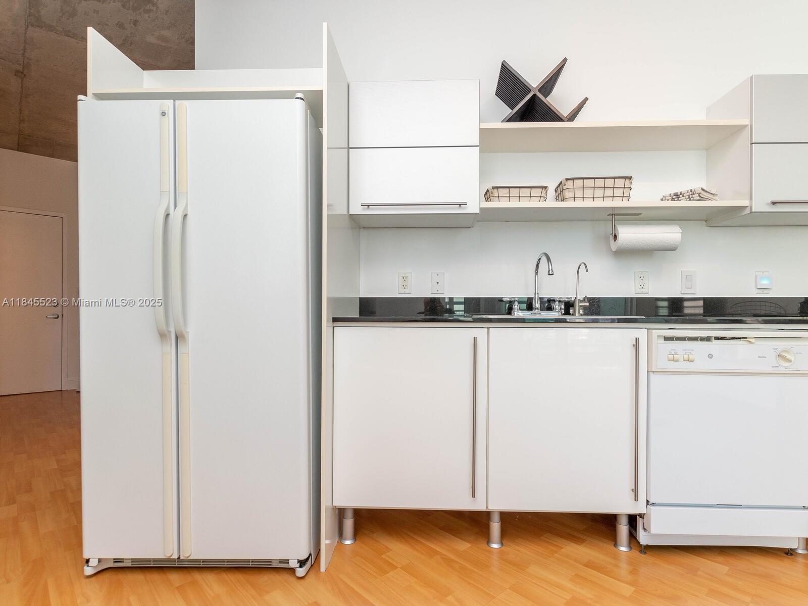 690 SW 1 CT #1127, Miami FL 33130