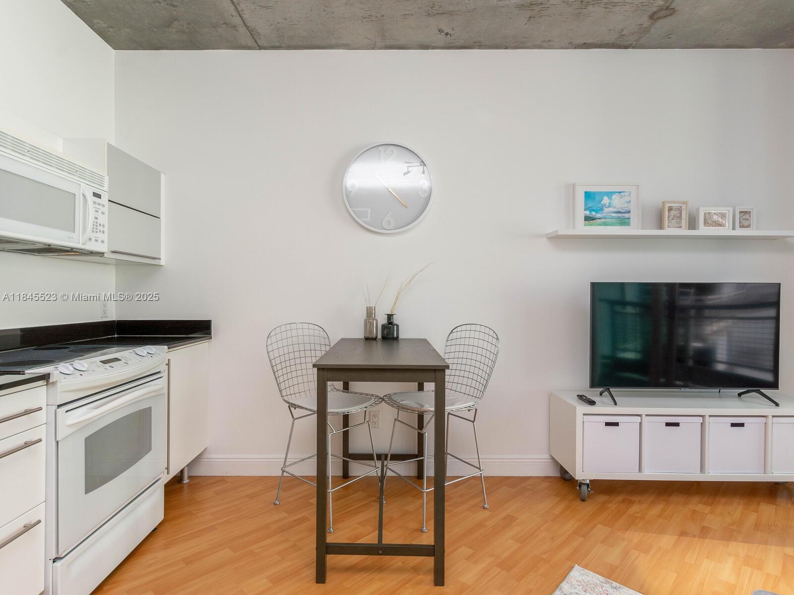 690 SW 1 CT #1127, Miami FL 33130