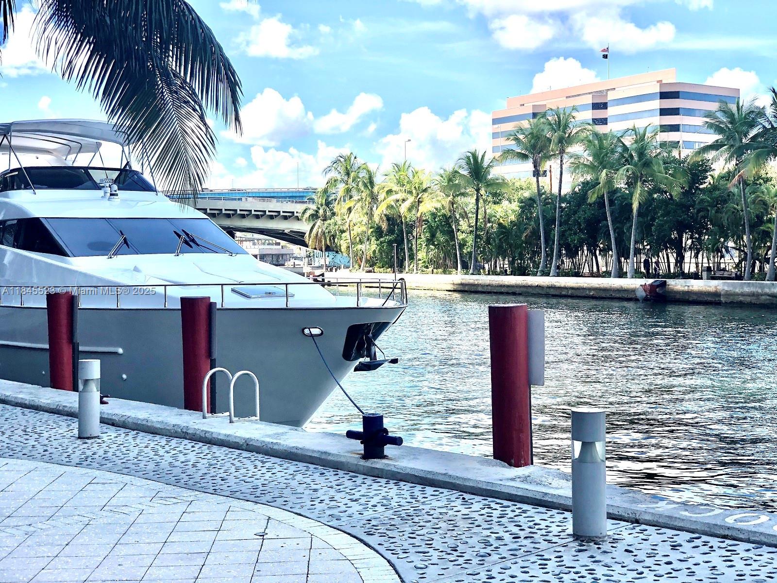 690 SW 1 CT #1127, Miami FL 33130