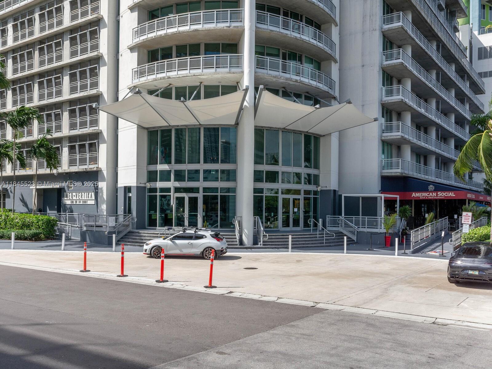 690 SW 1 CT #1127, Miami FL 33130