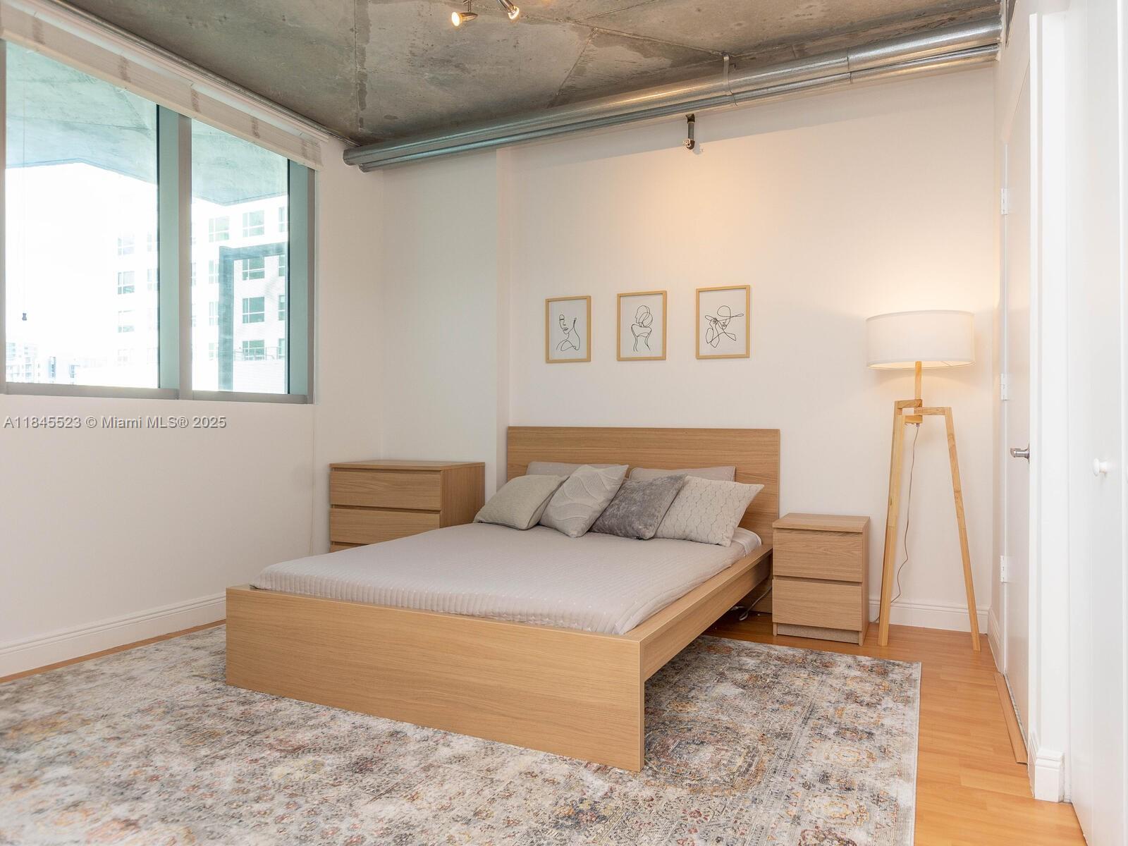 690 SW 1 CT #1127, Miami FL 33130