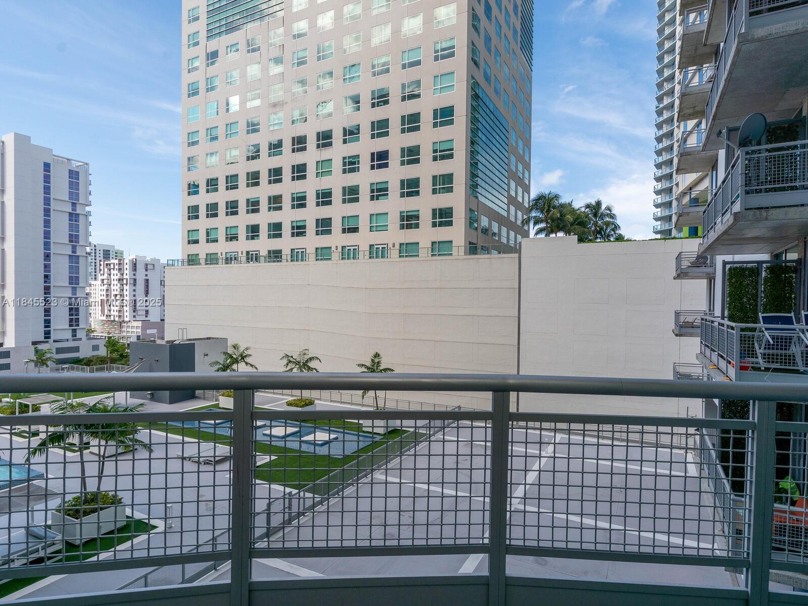 690 SW 1 CT #1127, Miami FL 33130