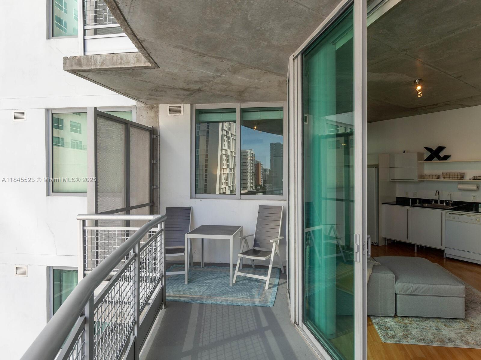 690 SW 1 CT #1127, Miami FL 33130