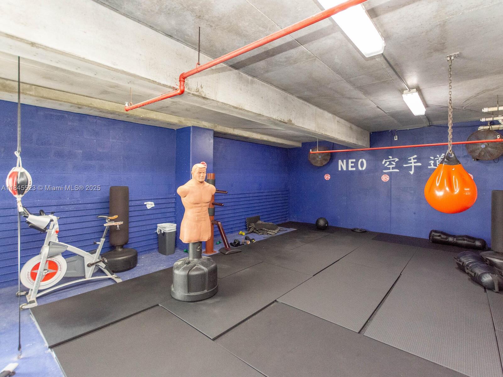 690 SW 1 CT #1127, Miami FL 33130