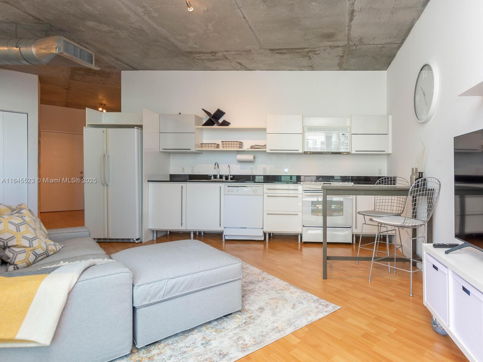 690 SW 1 CT #1127, Miami FL 33130