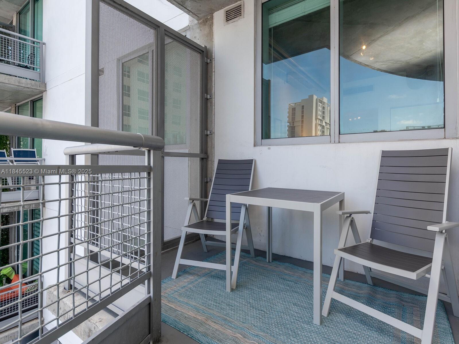 690 SW 1 CT #1127, Miami FL 33130