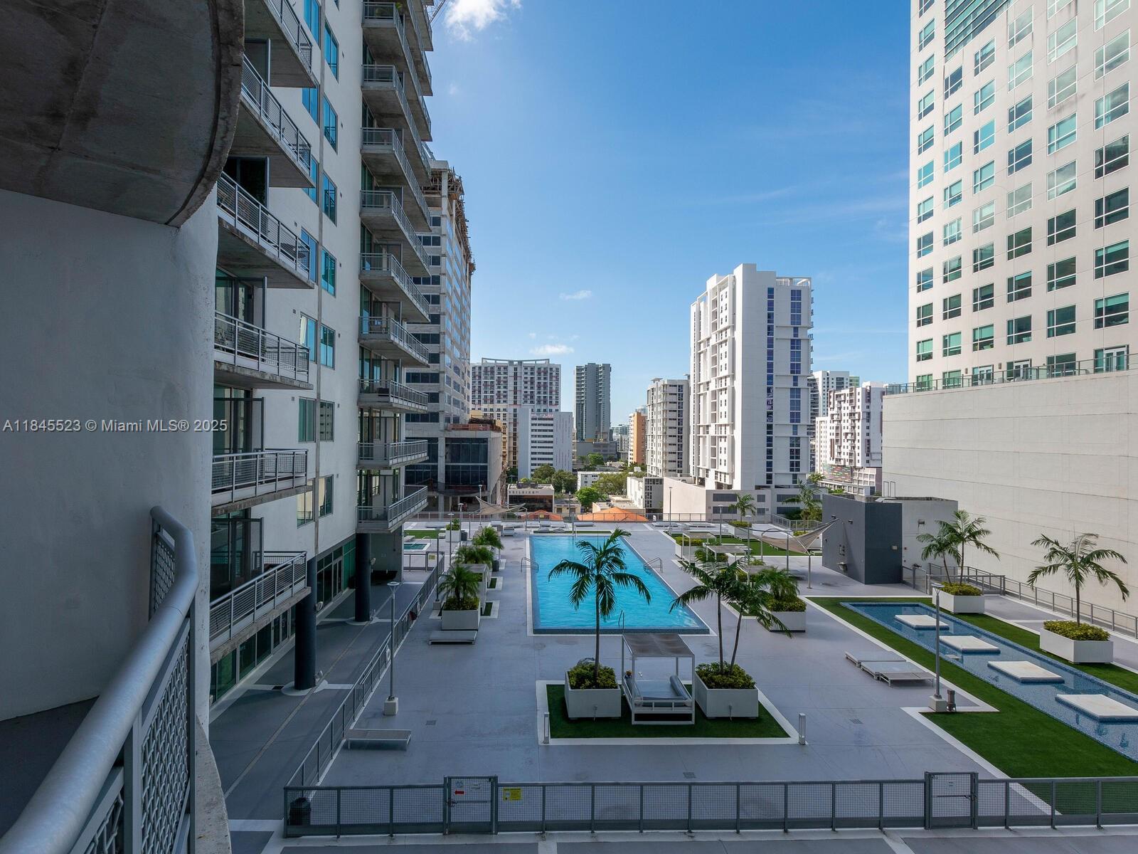 690 SW 1 CT #1127, Miami FL 33130