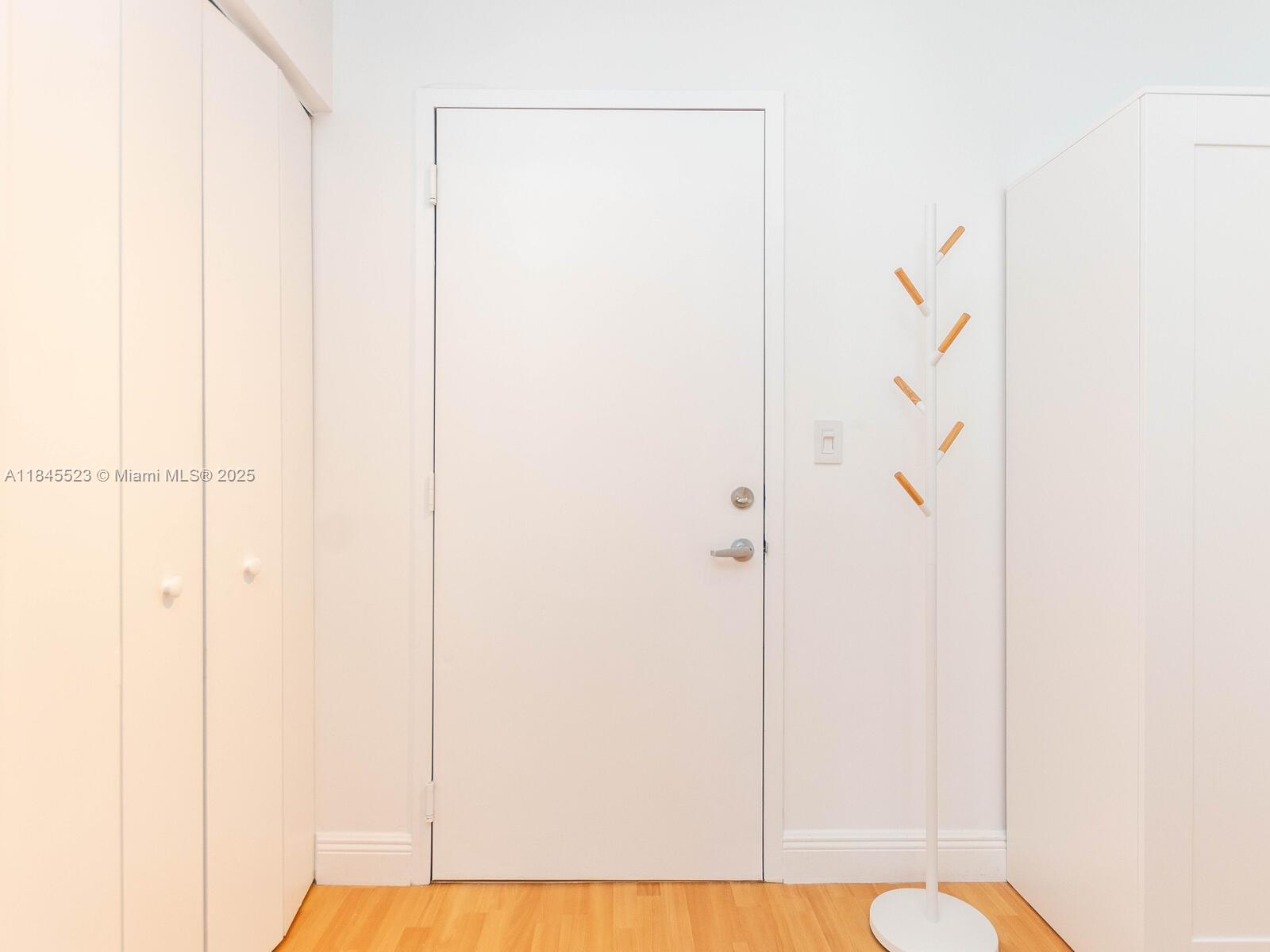 690 SW 1 CT #1127, Miami FL 33130
