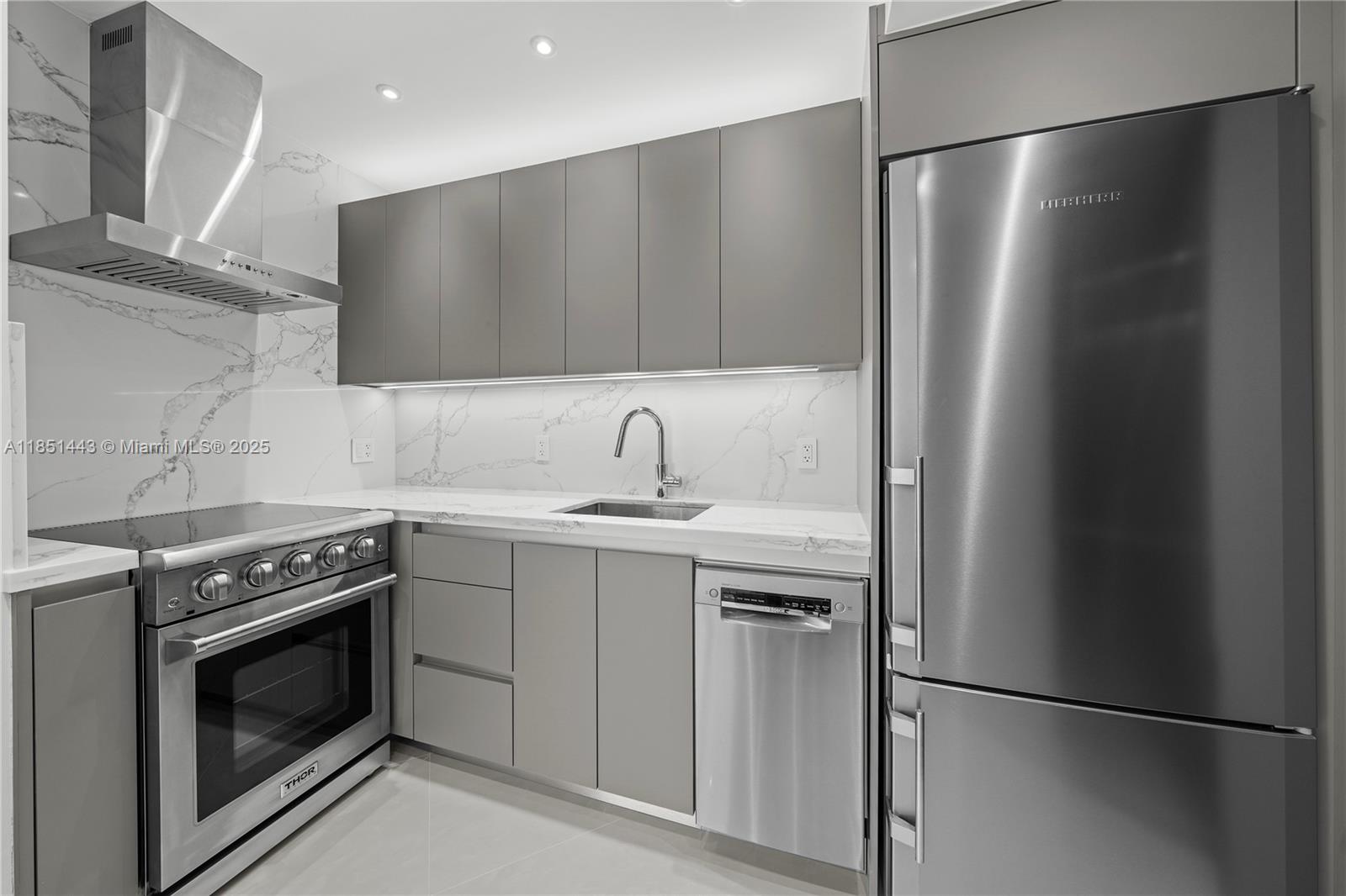 999 Brickell Bay Dr Unit 904, Miami, Florida 33131