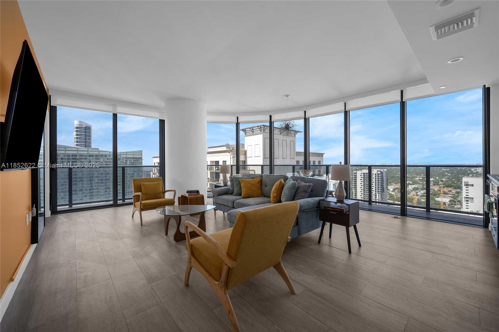 55 SW 9th St #3306, Miami FL 33130
