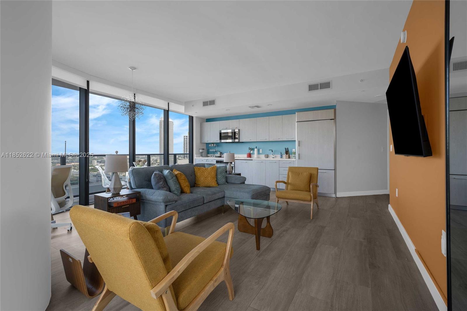 55 SW 9th St #3306, Miami FL 33130