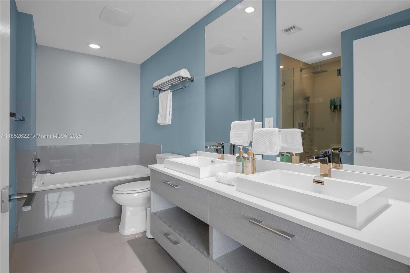 55 SW 9th St #3306, Miami FL 33130