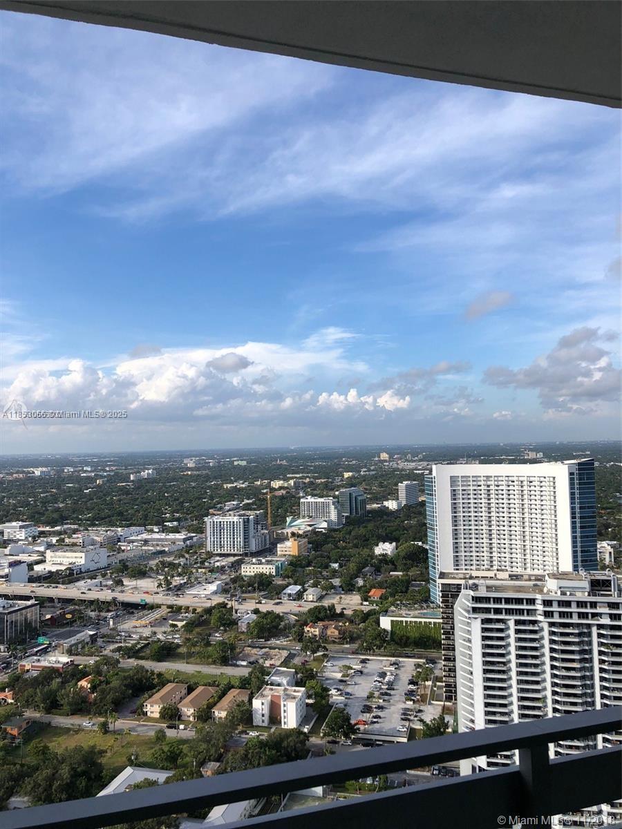 Apartamento para Alugar em Miami, FL