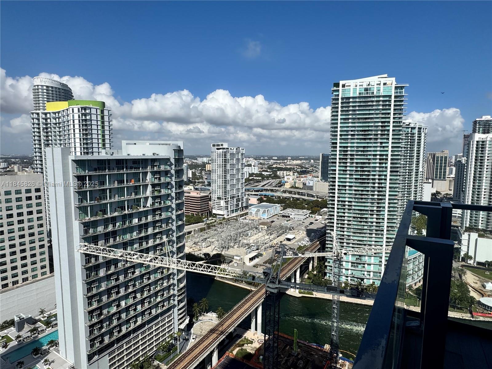 Apartamento para Alugar em Miami, FL