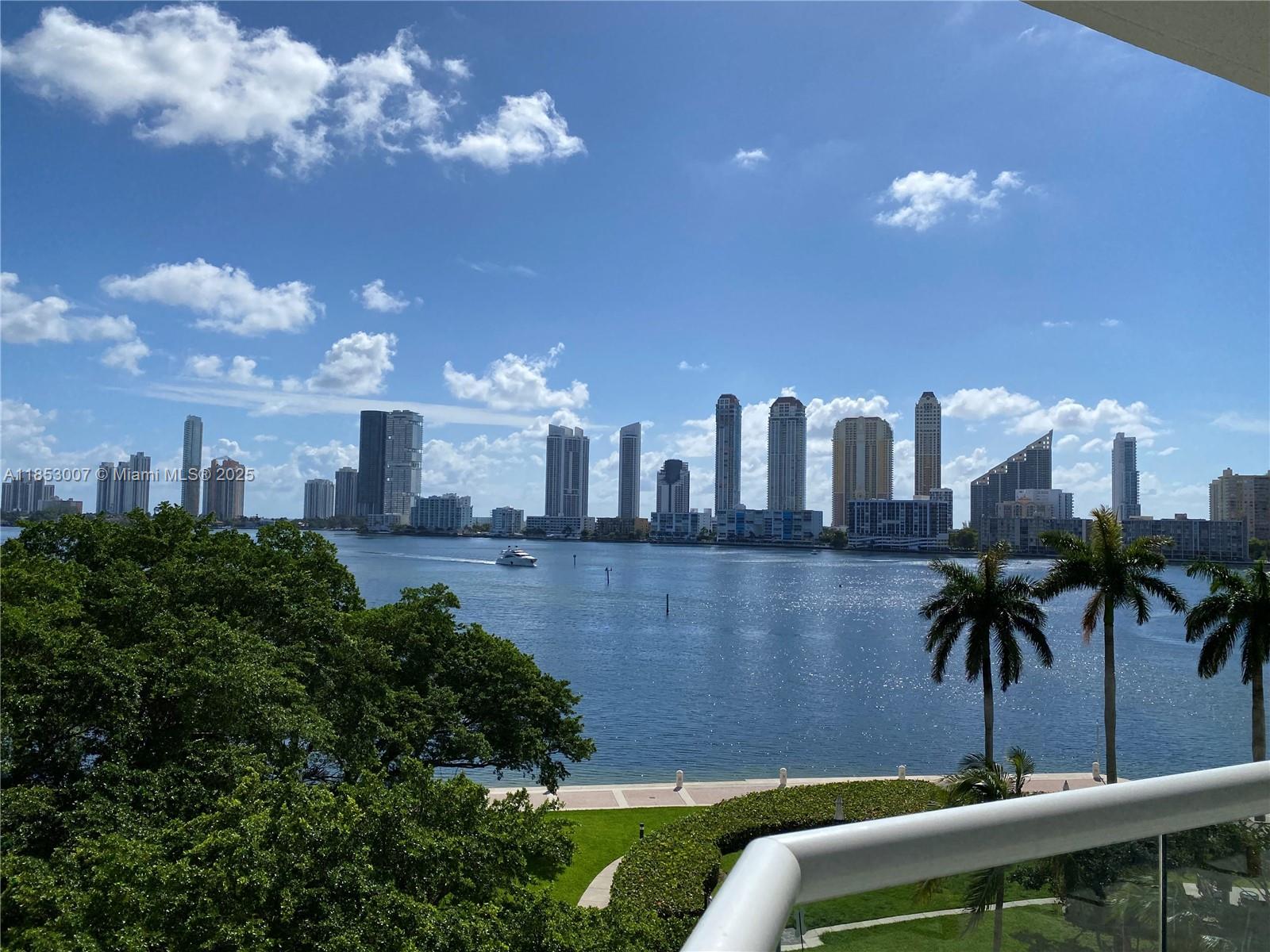 Condo for Rent in Aventura, FL