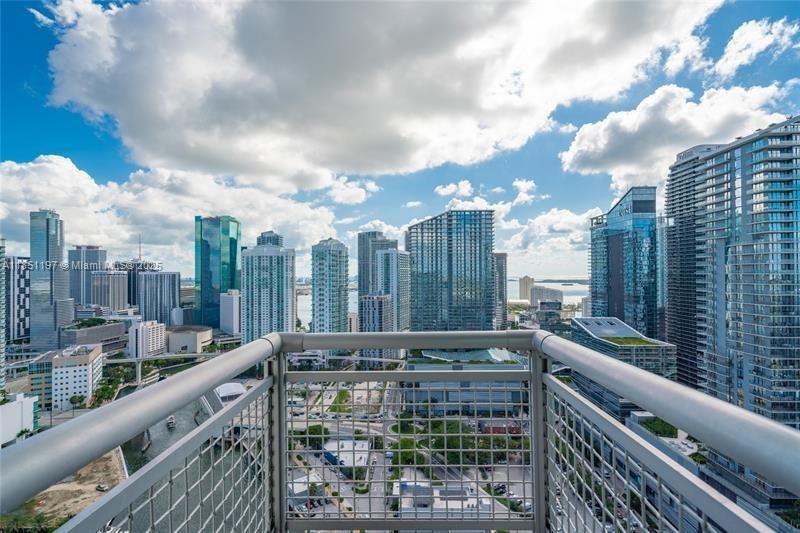 690 SW 1st Ct #PHII04, Miami FL 33130
