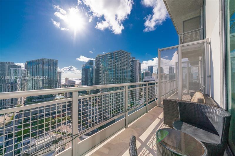 690 SW 1st Ct #PHII04, Miami FL 33130