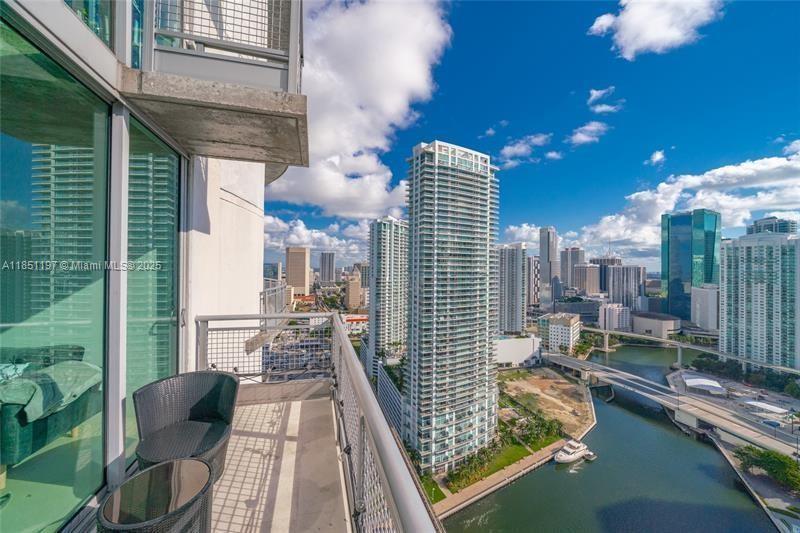 690 SW 1st Ct #PHII04, Miami FL 33130