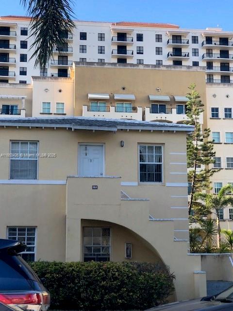 CORAL GABLES, 1ST FLOOR UNIT, 2 BEDROOMS, 1 BATH, CURRENTLY UPDATING KITCHEN, FRESHLY PAINTED & PROFESSIONALLY CLEANED. WALK TO TROLLEY STOP, PUBLIX & PHILLIPS PARK.