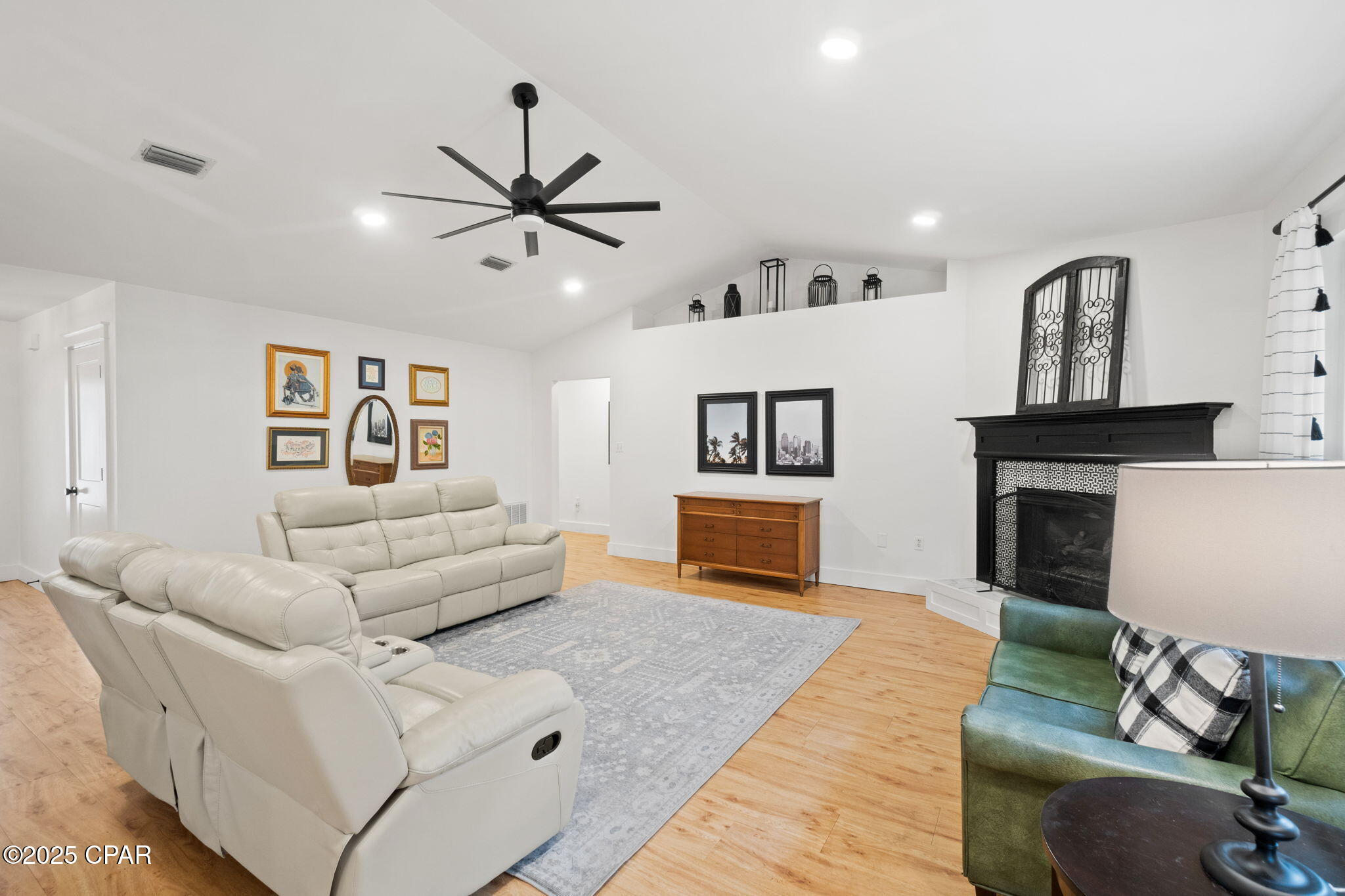 Image 19 For 427 Deep Forest Lane