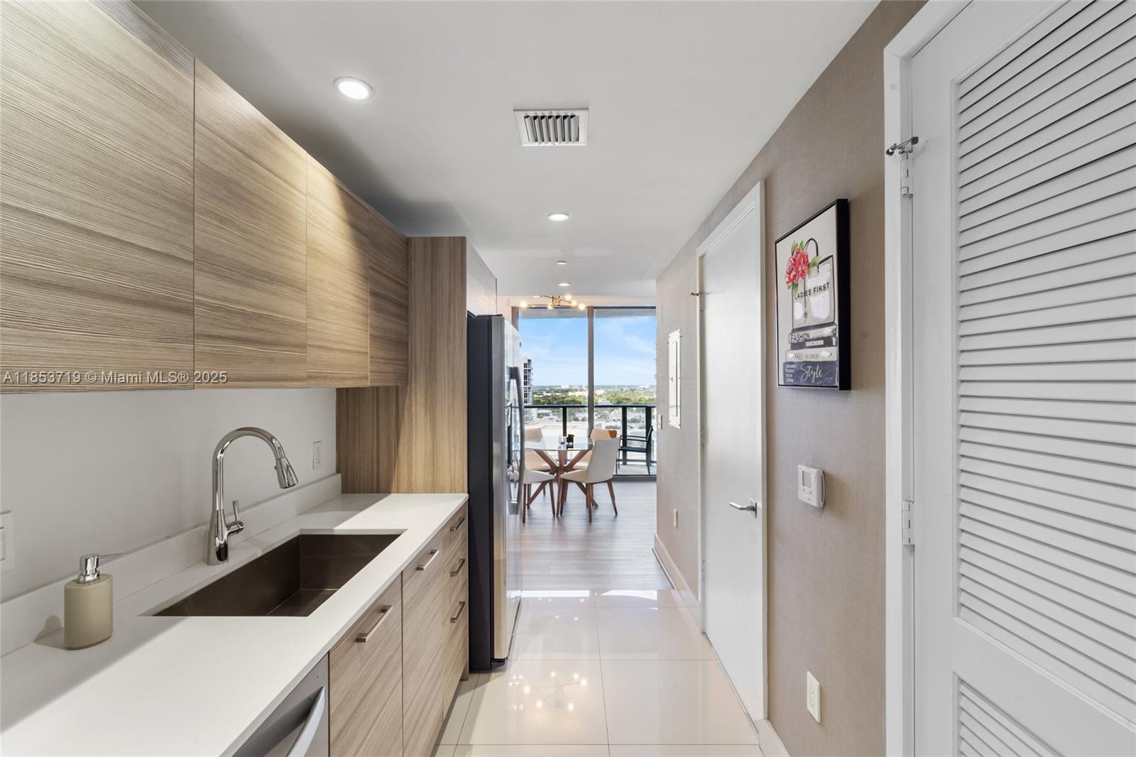 121 NE 34th St #1715, Miami FL 33137
