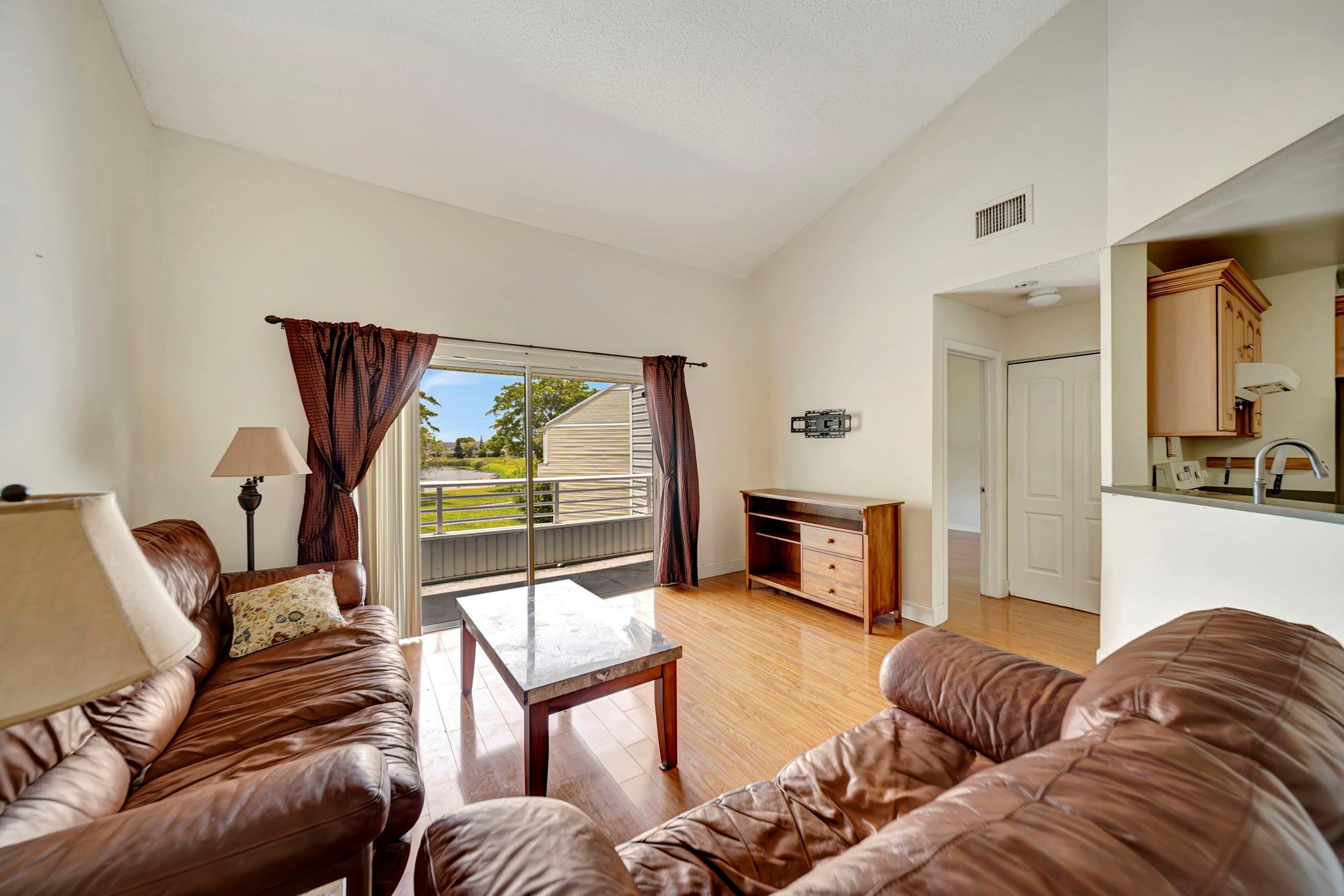 3461 44th St Unit 206, Lauderdale Lakes, Florida 33309