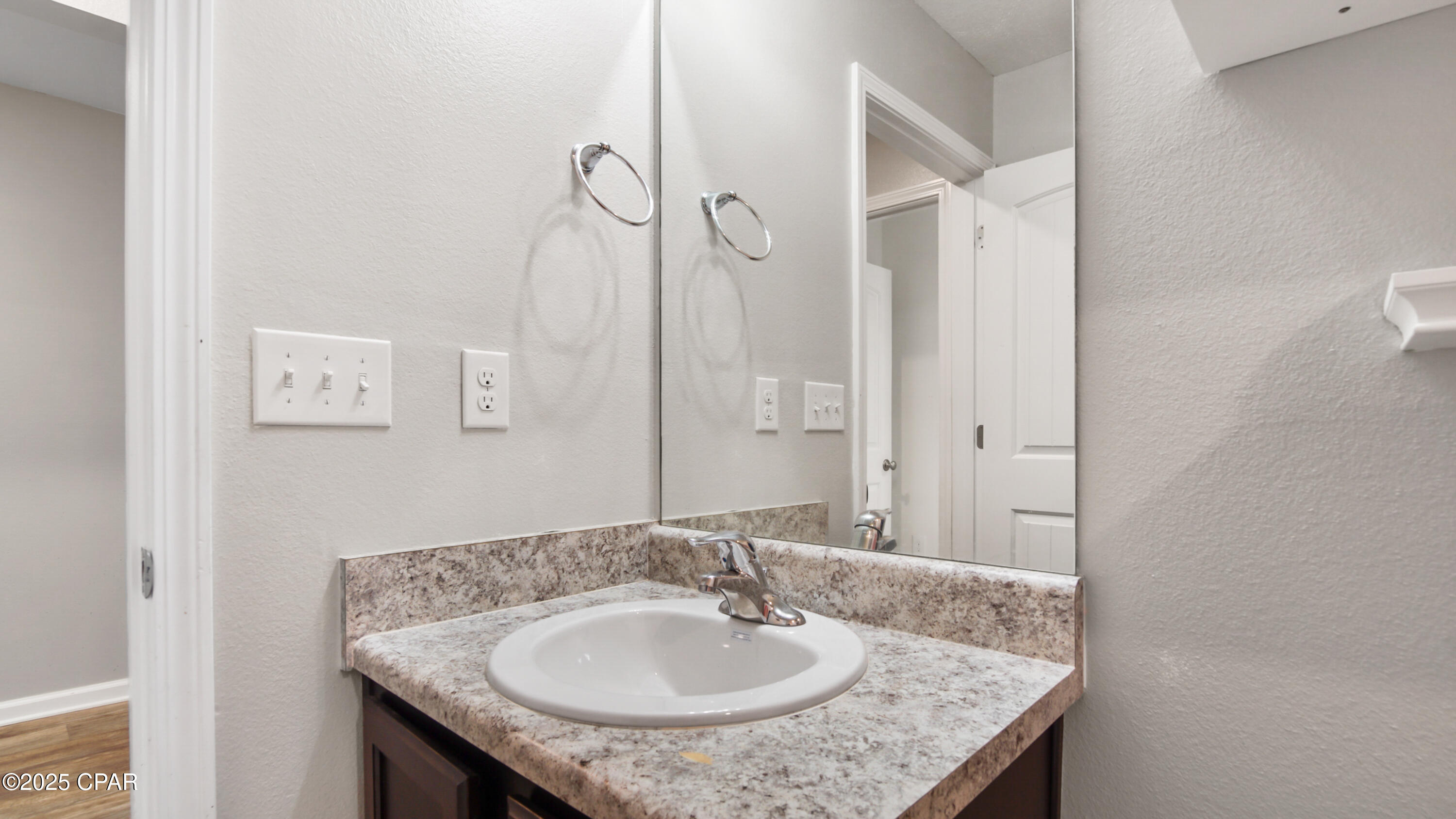 Image 8 For 7106 Penn Way